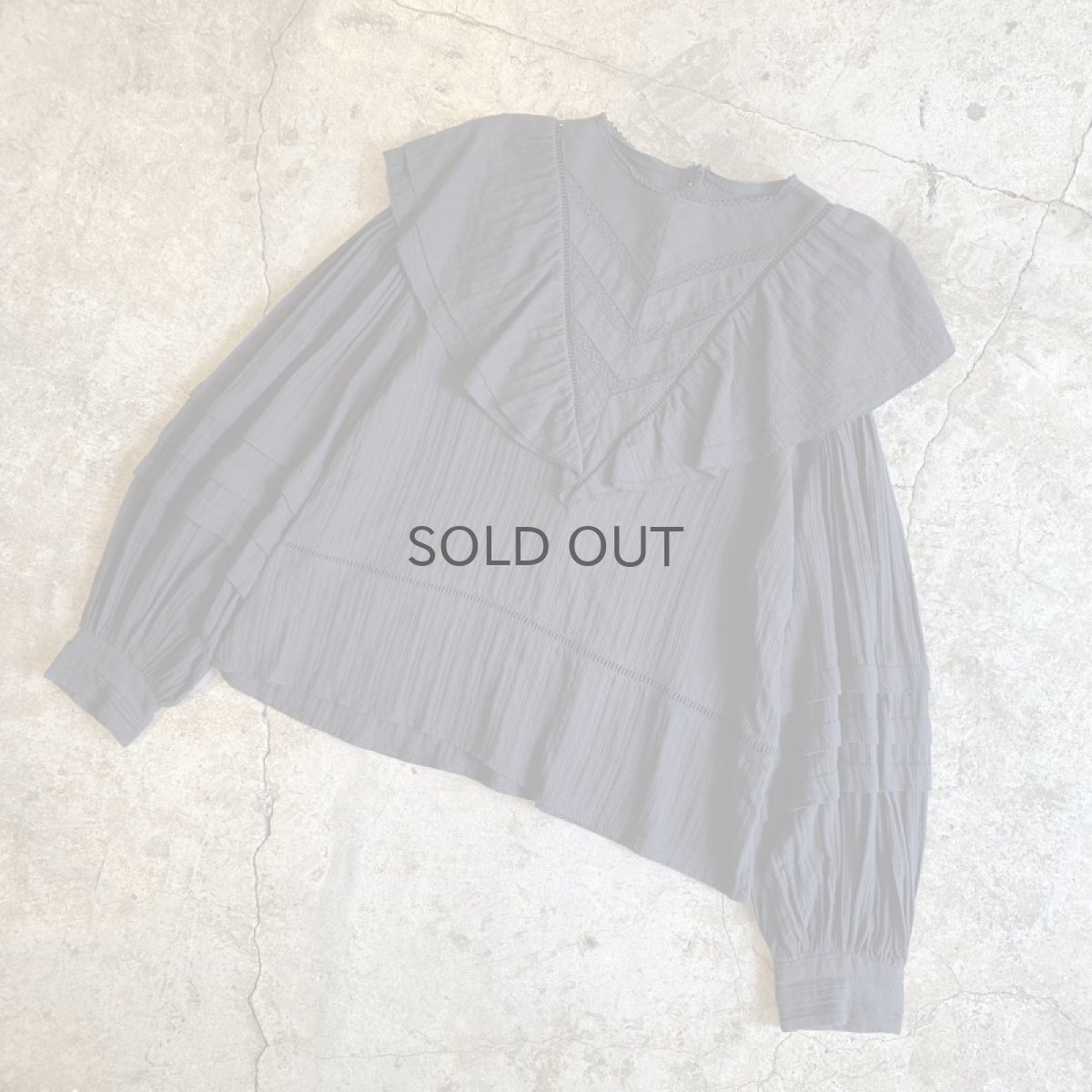 画像4: BLACK COLOR DESIGN VOLUME SLEEVE FRILL BLOUSE / Ladies M (4)