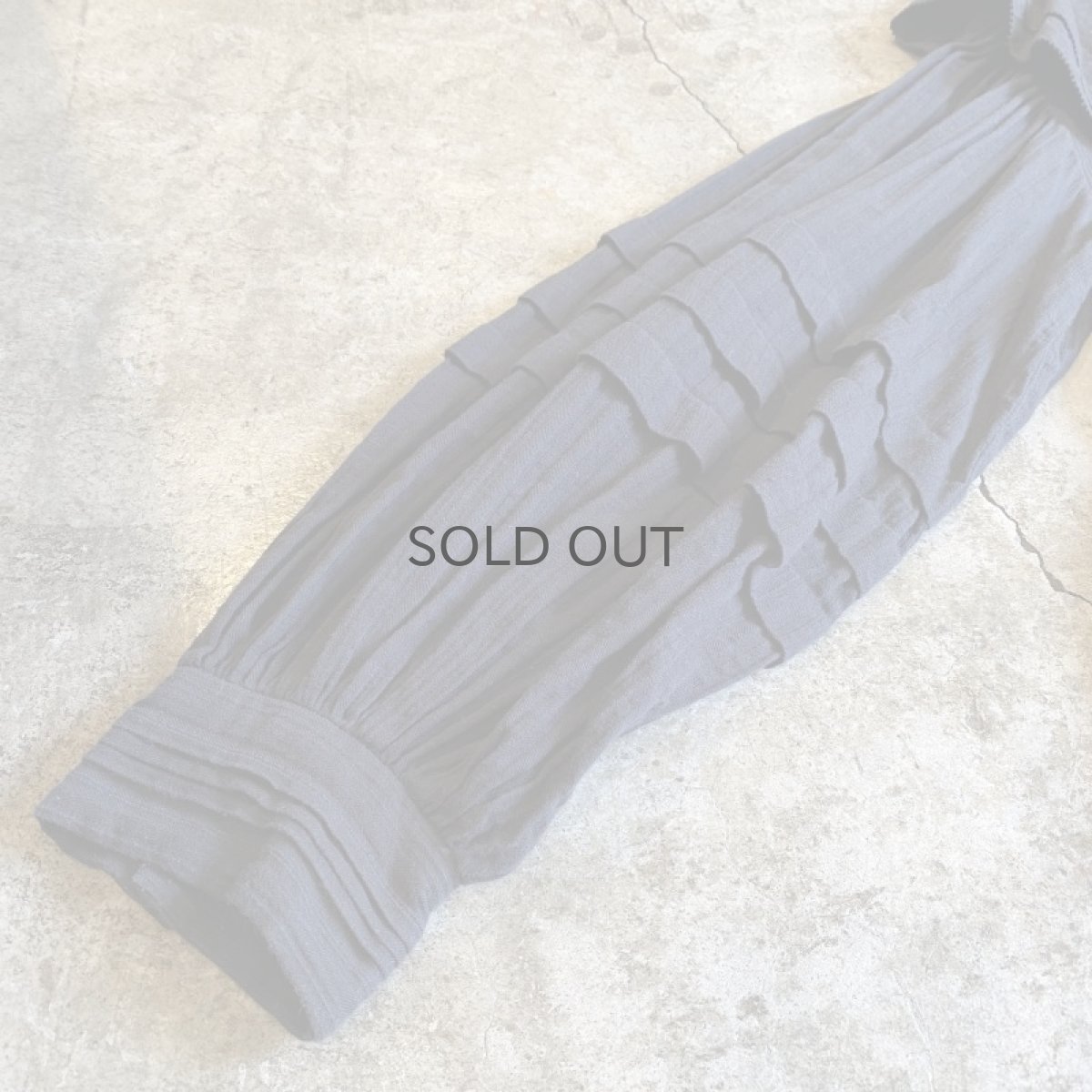 画像6: BLACK COLOR DESIGN VOLUME SLEEVE FRILL BLOUSE / Ladies M (6)