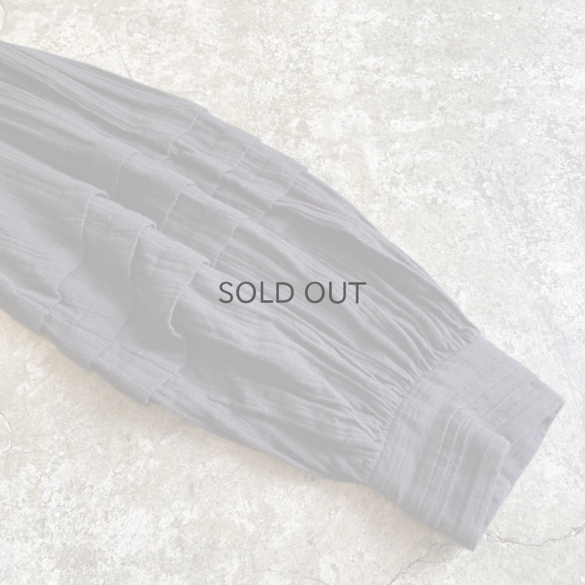 画像9: BLACK COLOR DESIGN VOLUME SLEEVE FRILL BLOUSE / Ladies M (9)