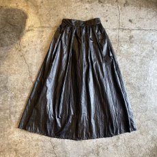 画像1: BLACK COLOR PAPER DESIGN FLARE SKIRT / W23~W27 (1)