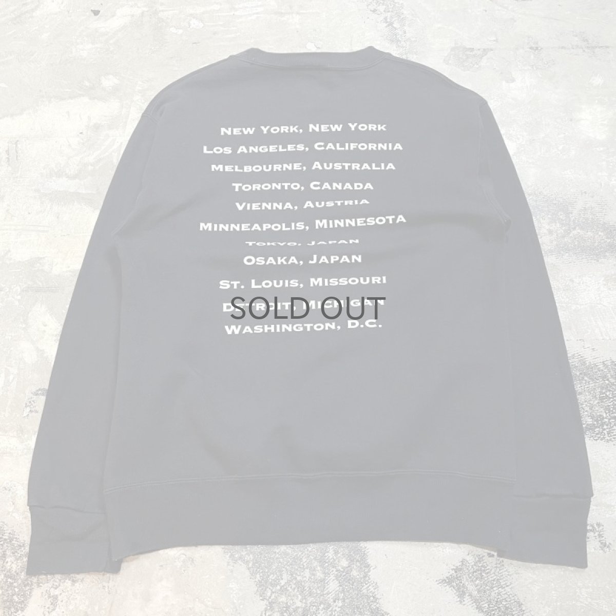 画像2: 90's "BEAUTY AND THE BEAST" EMBROIDERY SWEAT / Mens M / MADE IN USA (2)