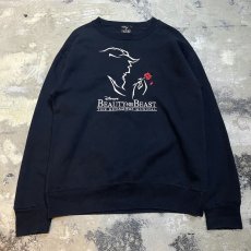 画像1: 90's "BEAUTY AND THE BEAST" EMBROIDERY SWEAT / Mens M / MADE IN USA (1)