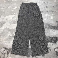 画像2: ALL OVER PATTERN WIDE SILHOUETTE PANTS / FREE (2)