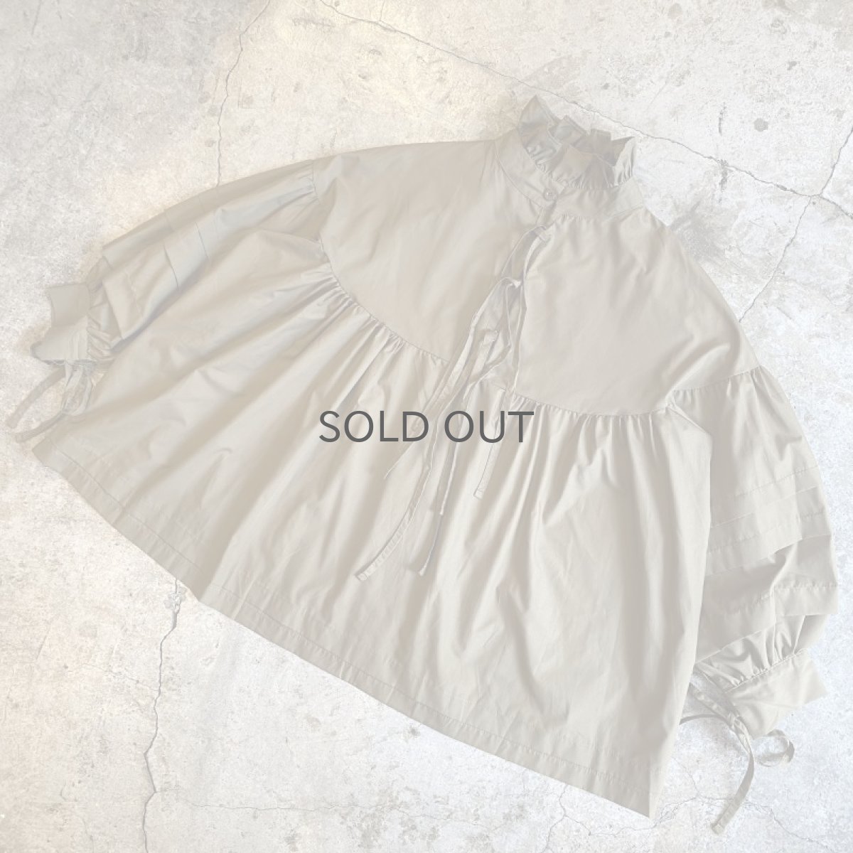 画像4: 3RIBBON DESIGN VOLUME SLEEVE FLARE BLOUSE / Ladies L (4)