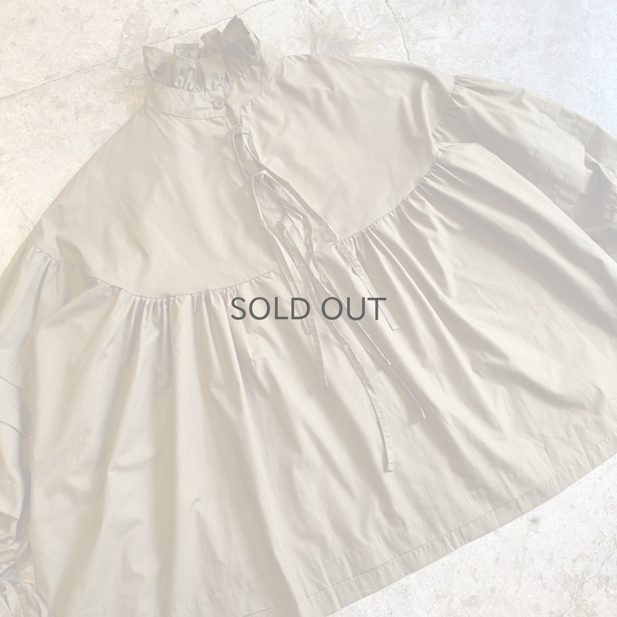 画像3: 3RIBBON DESIGN VOLUME SLEEVE FLARE BLOUSE / Ladies L (3)