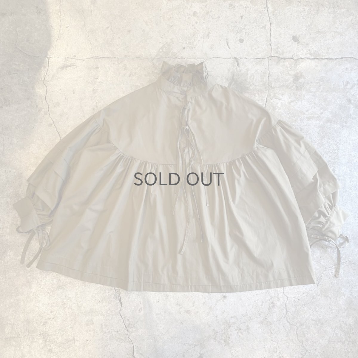 画像1: 3RIBBON DESIGN VOLUME SLEEVE FLARE BLOUSE / Ladies L (1)
