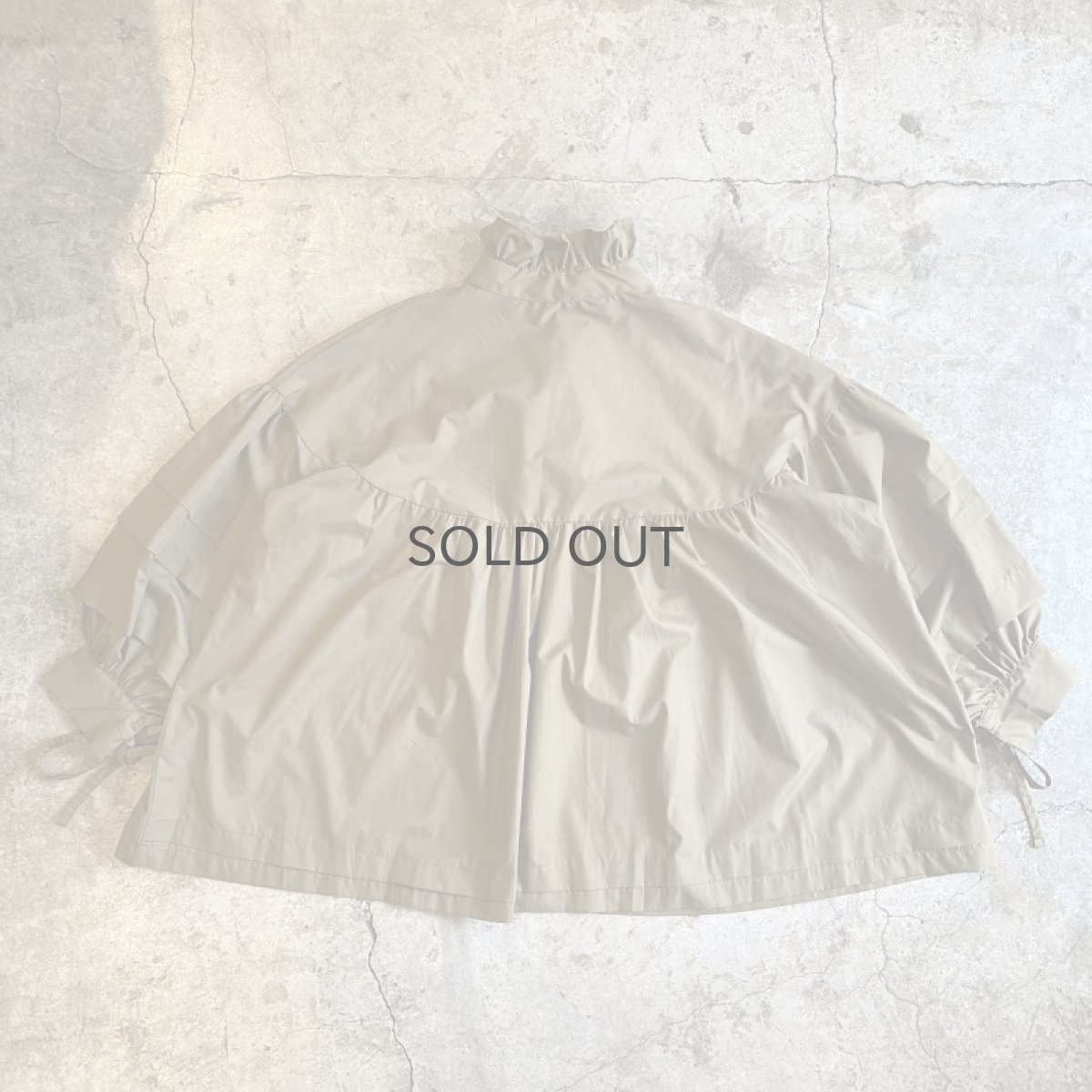 画像2: 3RIBBON DESIGN VOLUME SLEEVE FLARE BLOUSE / Ladies L (2)