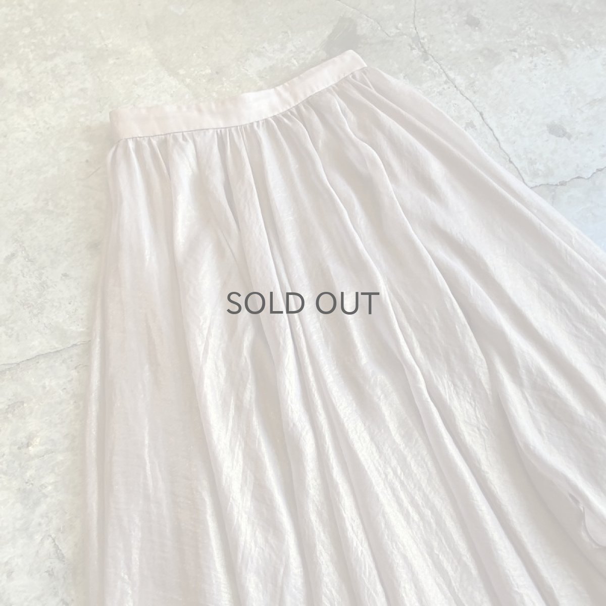 画像3: COLOR LUSTER ASYMMETRY DESIGN FLARE SHEER SKIRT / W23~W27 (3)