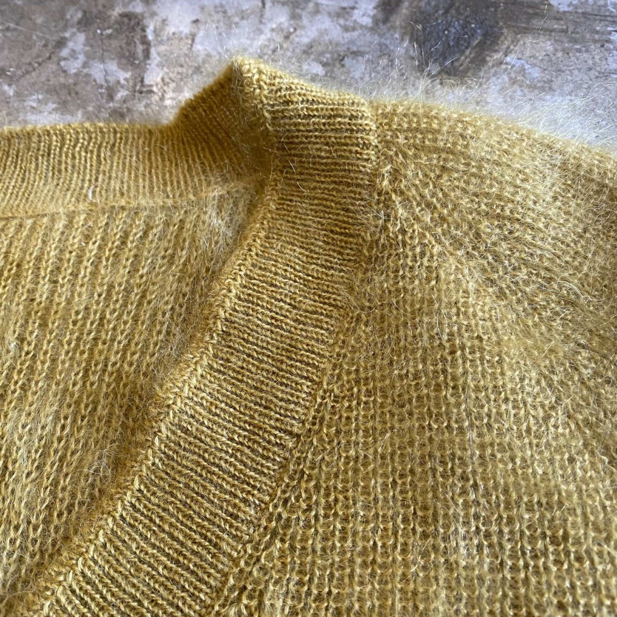 画像10: COLOR MOHAIR V NECK DESIGN KNIT SWEATER / Ladies M (10)