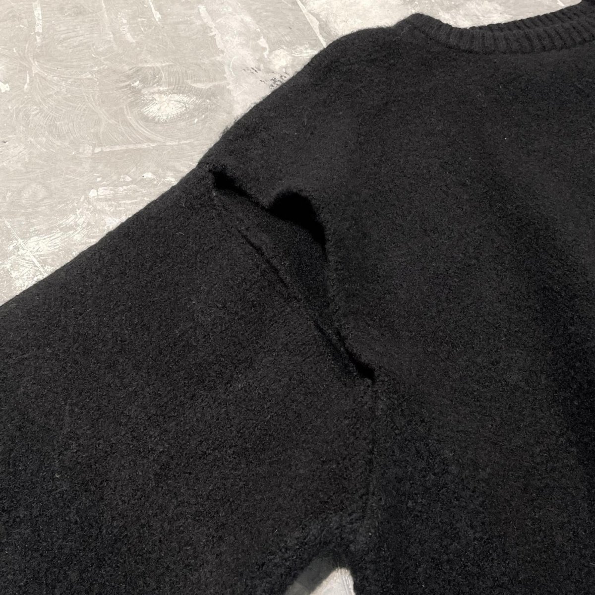 画像10: FRONT SHOULDER CUT DESIGN BLACK KNIT SWEATER / Mens XL (10)