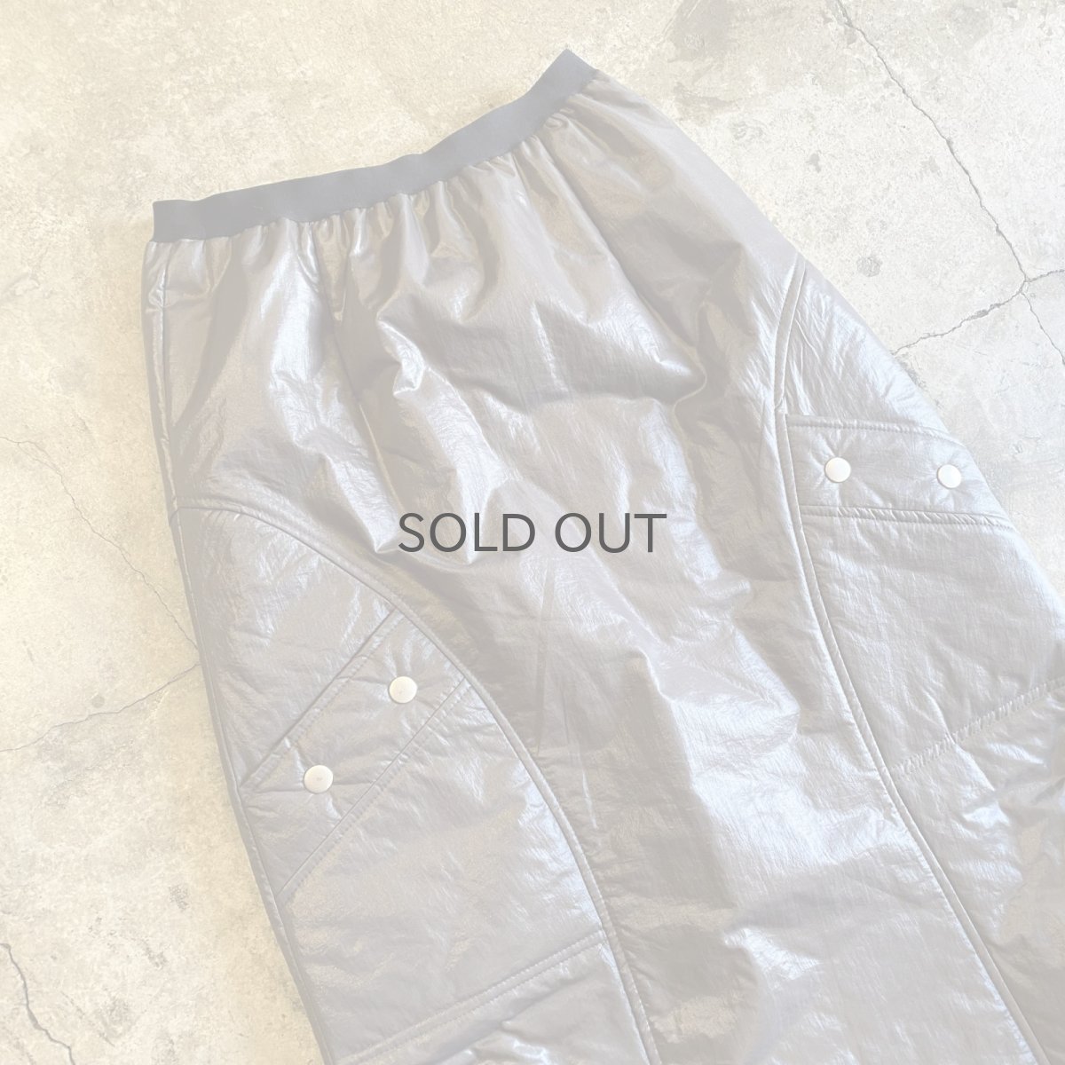 画像3: SIDE SLIT METALLIC QUILTING SKIRT / W22~W30 (3)