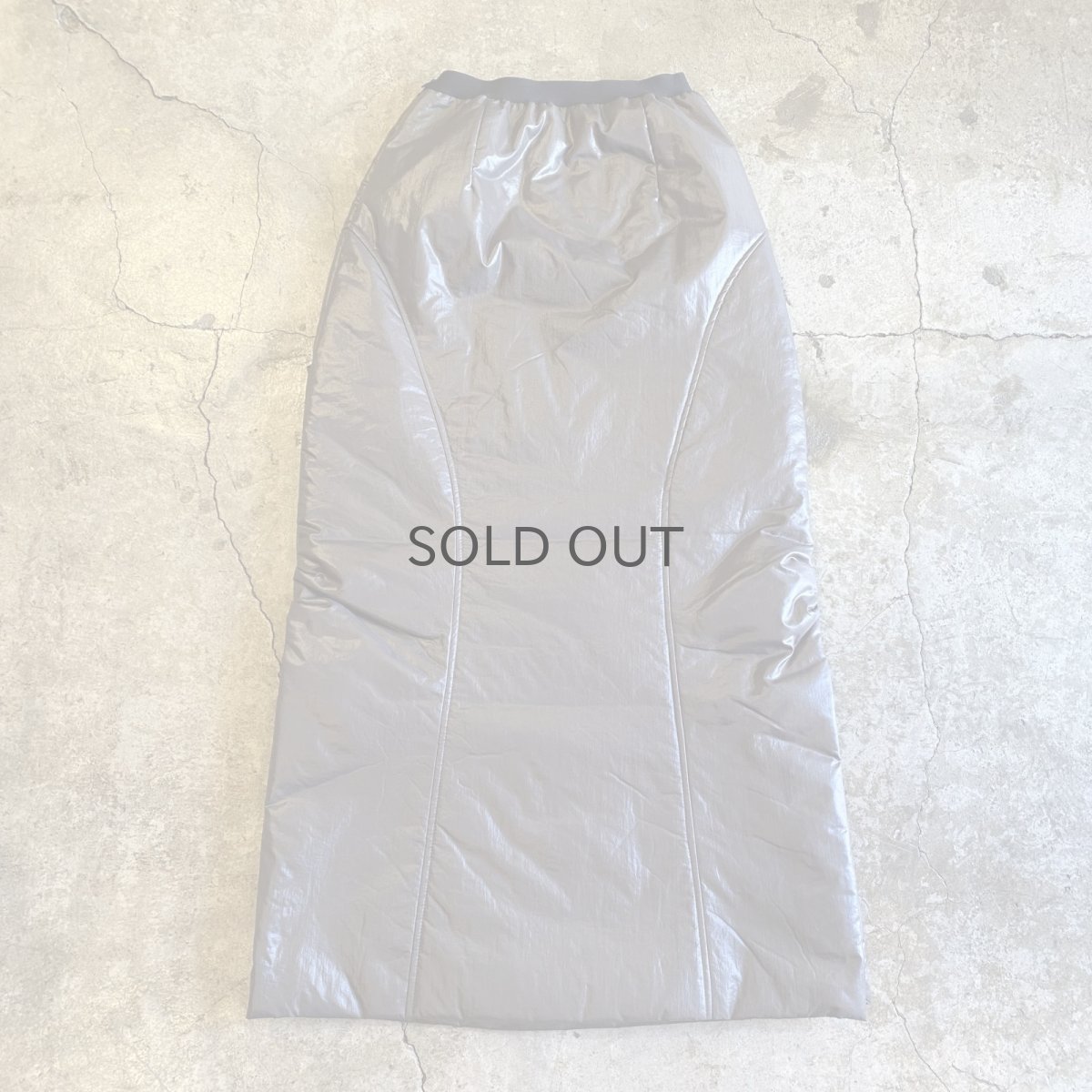 画像2: SIDE SLIT METALLIC QUILTING SKIRT / W22~W30 (2)