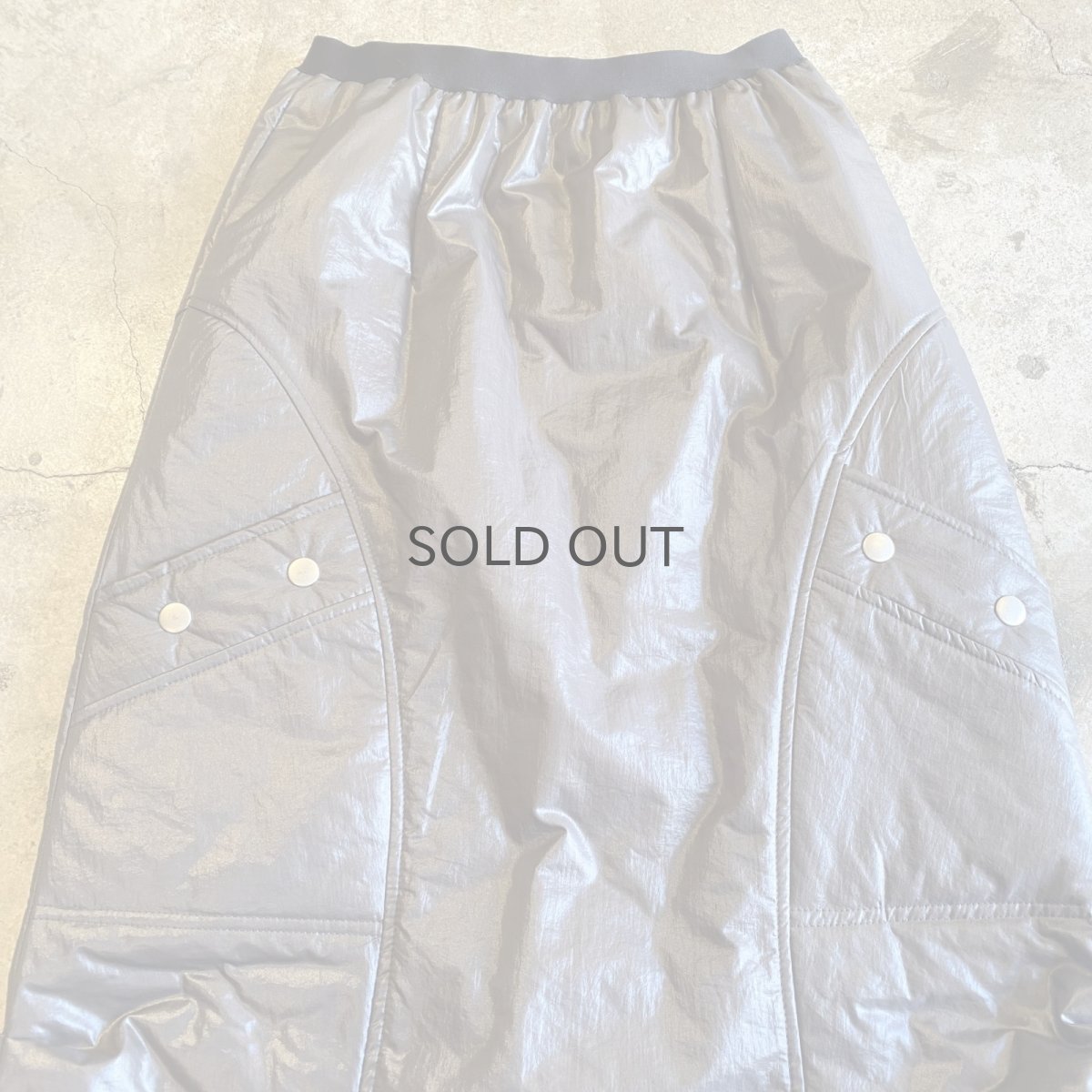 画像4: SIDE SLIT METALLIC QUILTING SKIRT / W22~W30 (4)