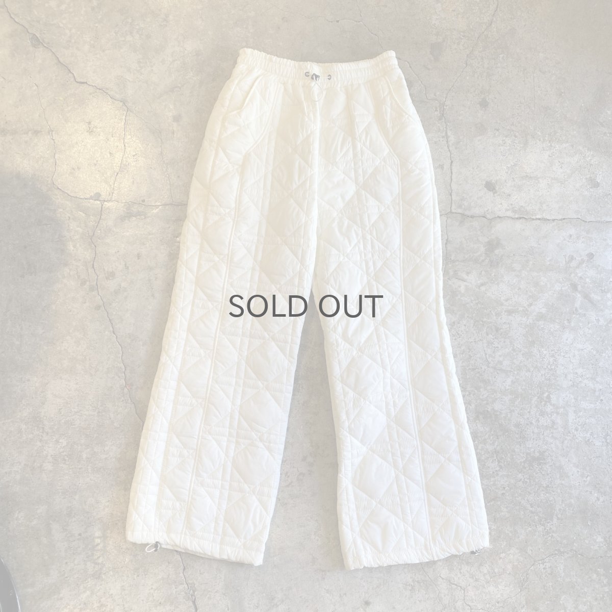 画像1: 【WONDERGROUND】DIAMOND STITCH DRAW CORD QUILTING PANTS / WHITE / OS (1)