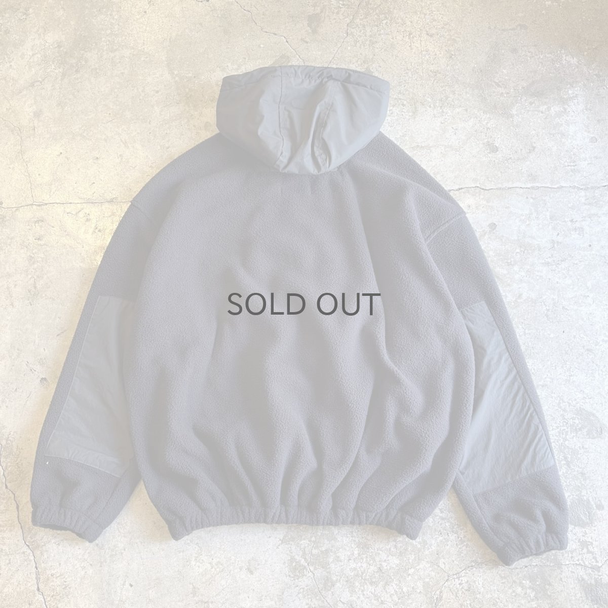 画像2: 【WONDERGROUND】NYLON ELBOW PATCH FLEECE SHORT ZIP ANORAK HOODIE / BLACK / OS (2)