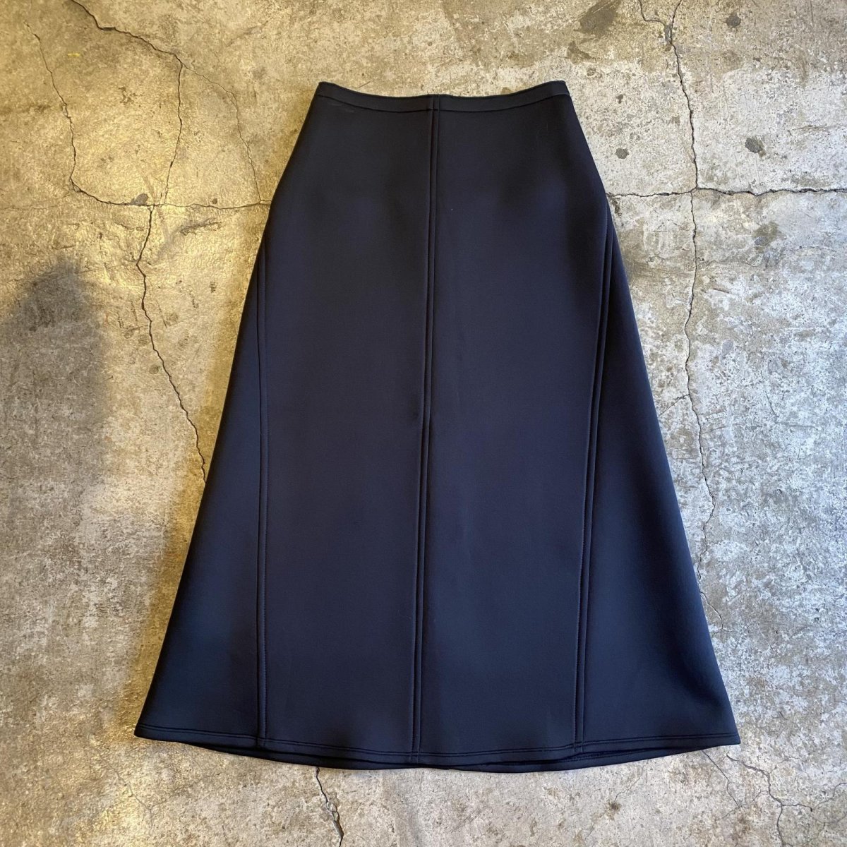 画像1: BLACK COLOR STRETCH DESIGN FLARE SKIRT / W26 (1)