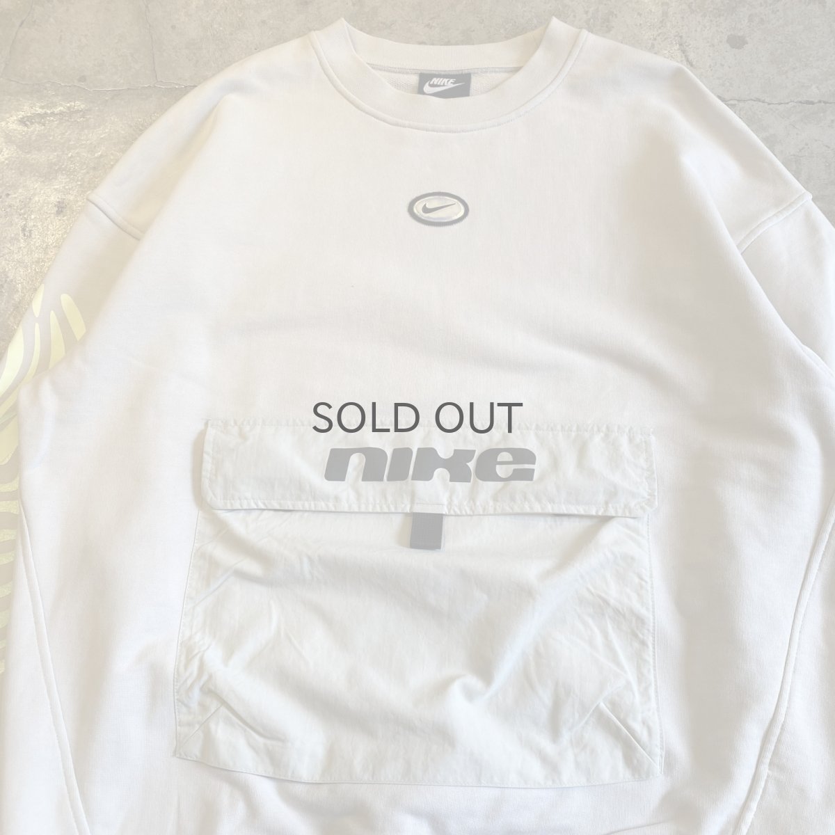 画像6: 【NIKE】FRONT POCKET SHOULDER PRINTED DESIGN L/S SWEAT / Ladies M(L)  (6)