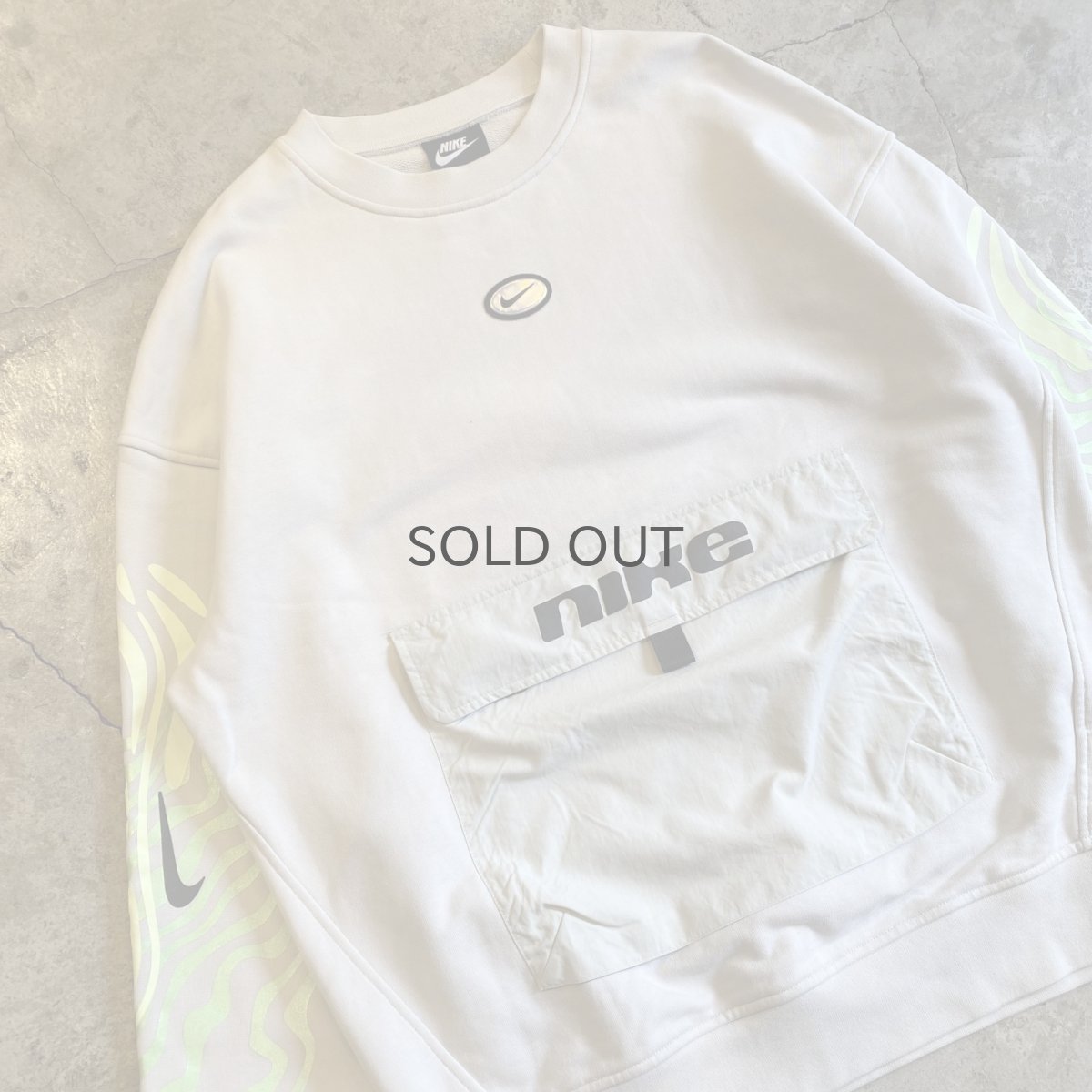 画像3: 【NIKE】FRONT POCKET SHOULDER PRINTED DESIGN L/S SWEAT / Ladies M(L)  (3)