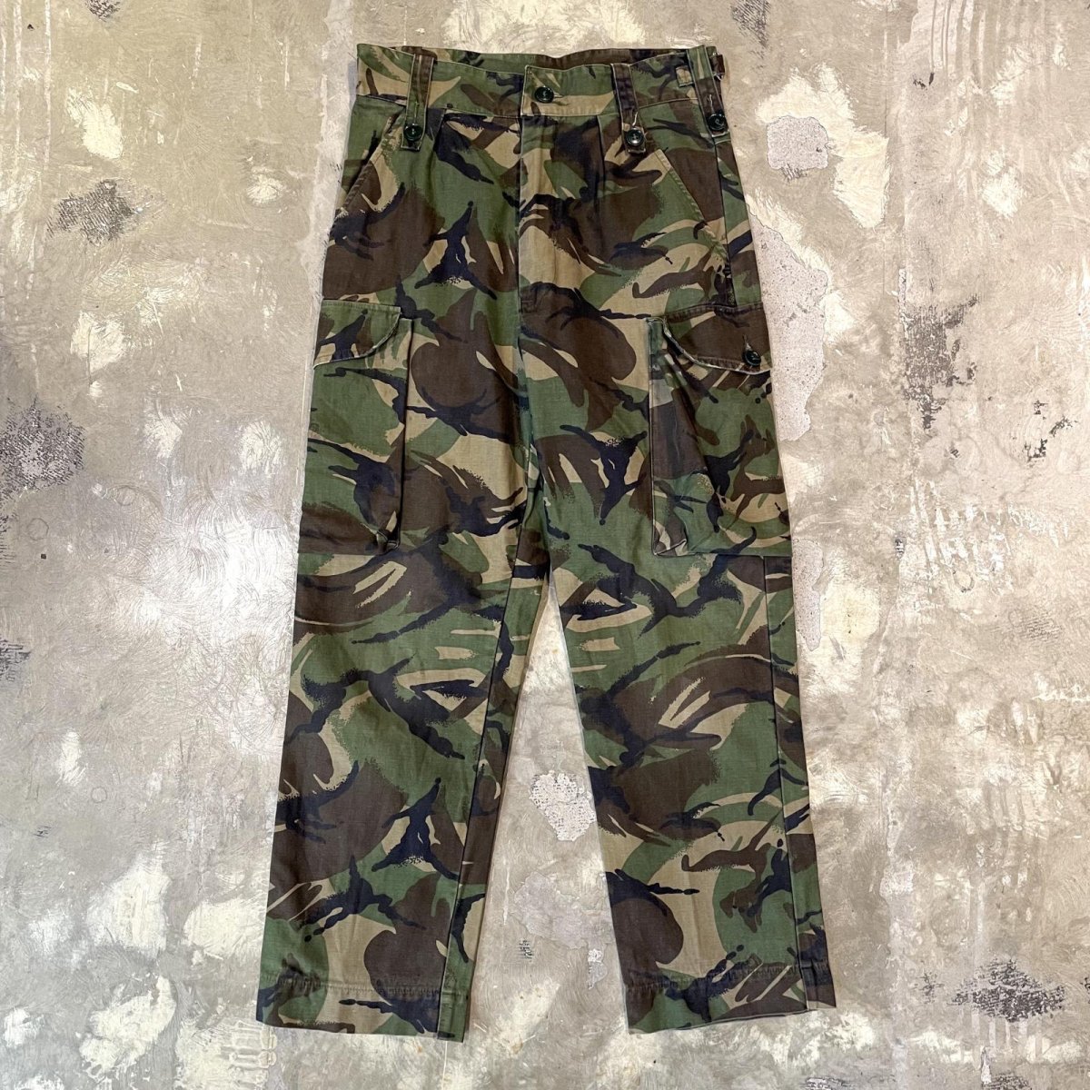画像1: UK CAMOUFLAGE PATTERN WIDE CARGO PANTS / W29 (1)