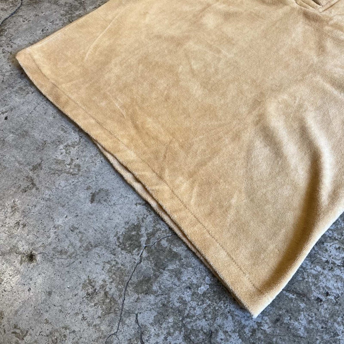 画像4: BEIGE COLOR FRONT BUTTON DESIGN VELVET L/S POLO TOPS / Ladies M (4)