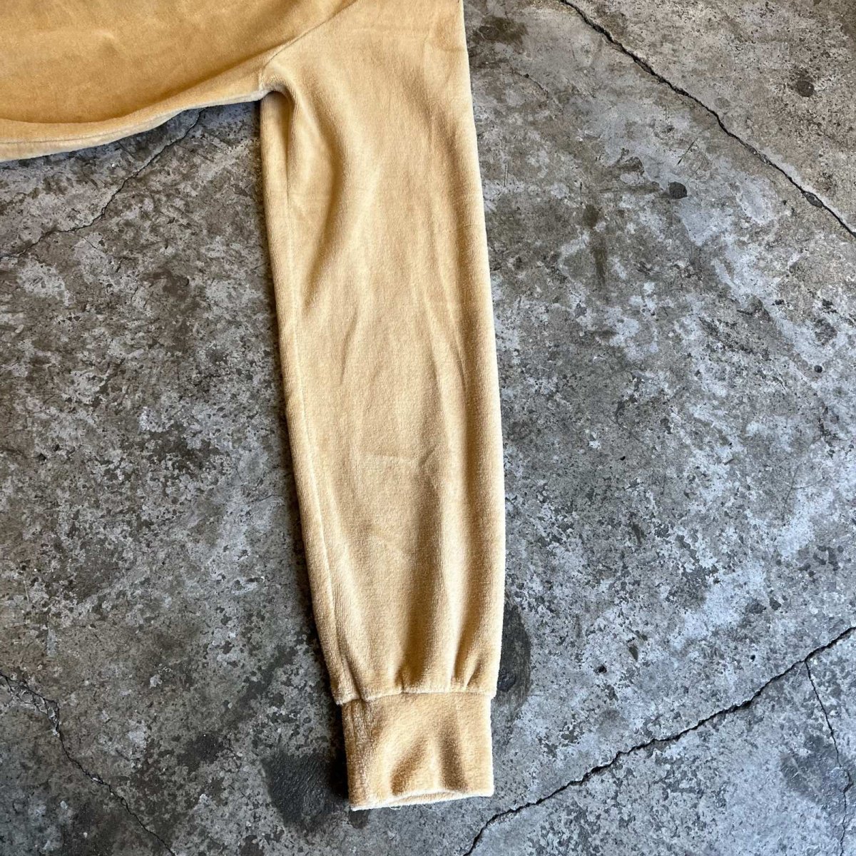 画像7: BEIGE COLOR FRONT BUTTON DESIGN VELVET L/S POLO TOPS / Ladies M (7)