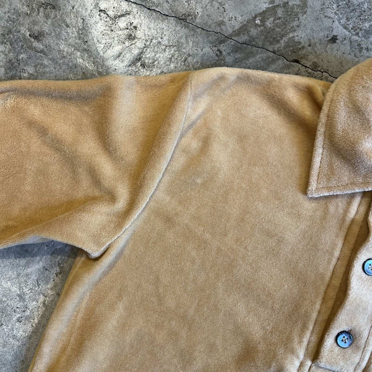 画像9: BEIGE COLOR FRONT BUTTON DESIGN VELVET L/S POLO TOPS / Ladies M (9)
