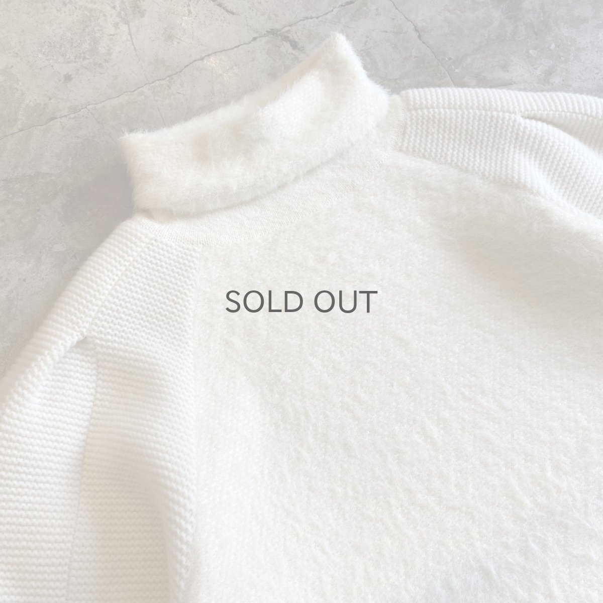 画像3: WHITE COLOR SHORT SHAGGY DESIGN SHOULDER KNIT TOPS / Ladies M (3)