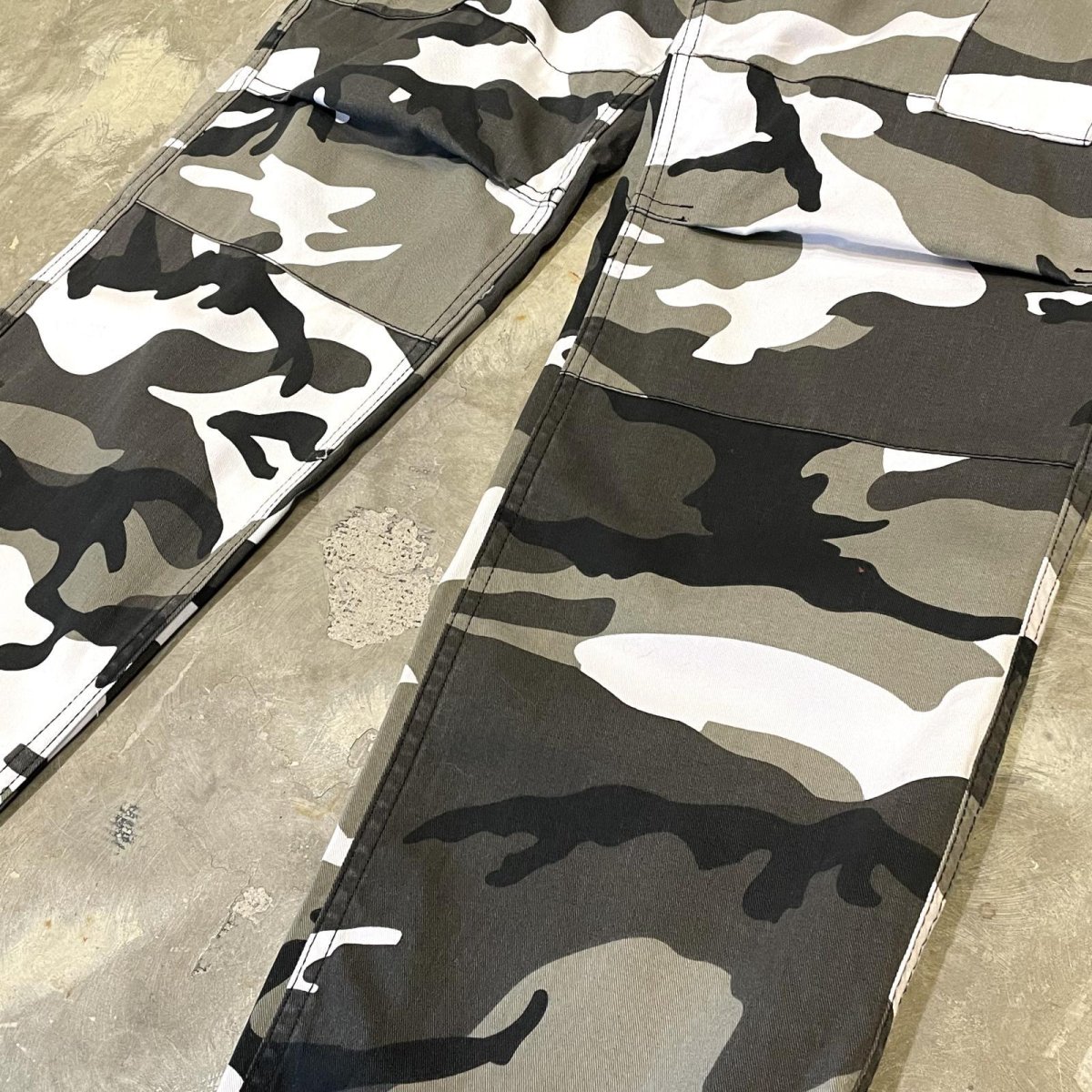 画像6: ALL OVER MONOCHROME CAMOUFLAGE PATTERN CARGO PANTS / W30 (6)