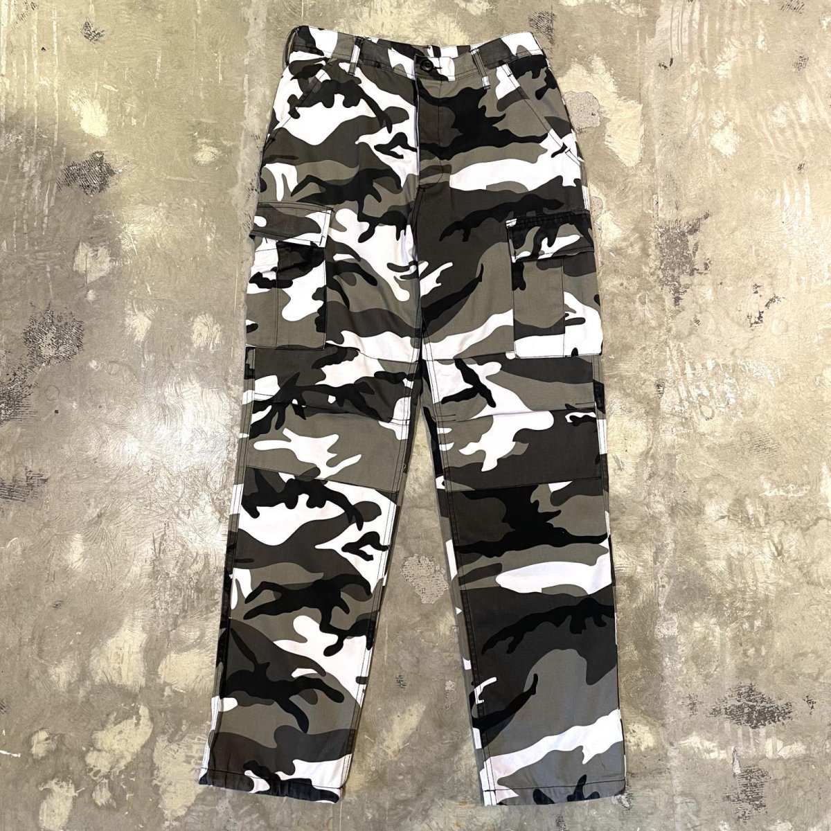 画像1: ALL OVER MONOCHROME CAMOUFLAGE PATTERN CARGO PANTS / W30 (1)