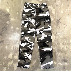 画像1: ALL OVER MONOCHROME CAMOUFLAGE PATTERN CARGO PANTS / W30 (1)
