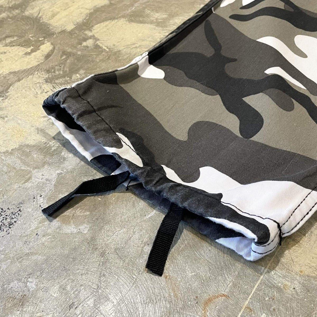 画像8: ALL OVER MONOCHROME CAMOUFLAGE PATTERN CARGO PANTS / W30 (8)