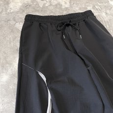 画像3: 【WONDERGROUND】WAVE NOTCH PATTERN NYLON PANTS / BLACK / OS (3)
