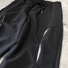 画像4: 【WONDERGROUND】WAVE NOTCH PATTERN NYLON PANTS / BLACK / OS (4)