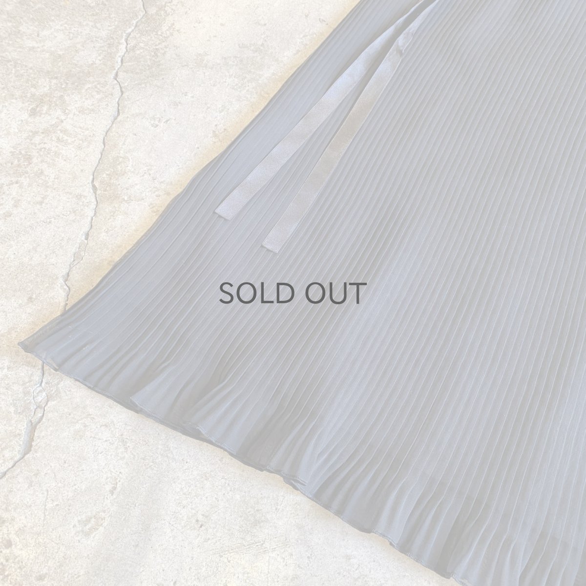 画像4: BLACK COLOR ONE WAY PLEATS DESIGN SHEER SKIRT / W26 (4)