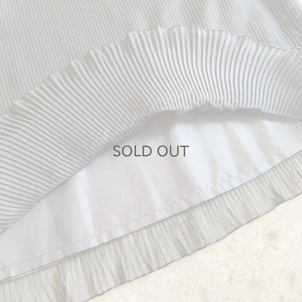 画像7: BLACK COLOR ONE WAY PLEATS DESIGN SHEER SKIRT / W26 (7)