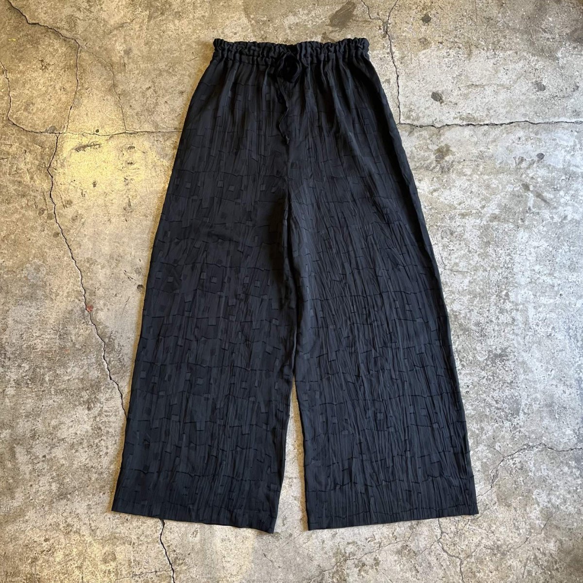 画像1: ALL OVER BLOCK PATTERN BLACK COLOR SHEER WIDE DESIGN PANTS / ~ W34 (1)