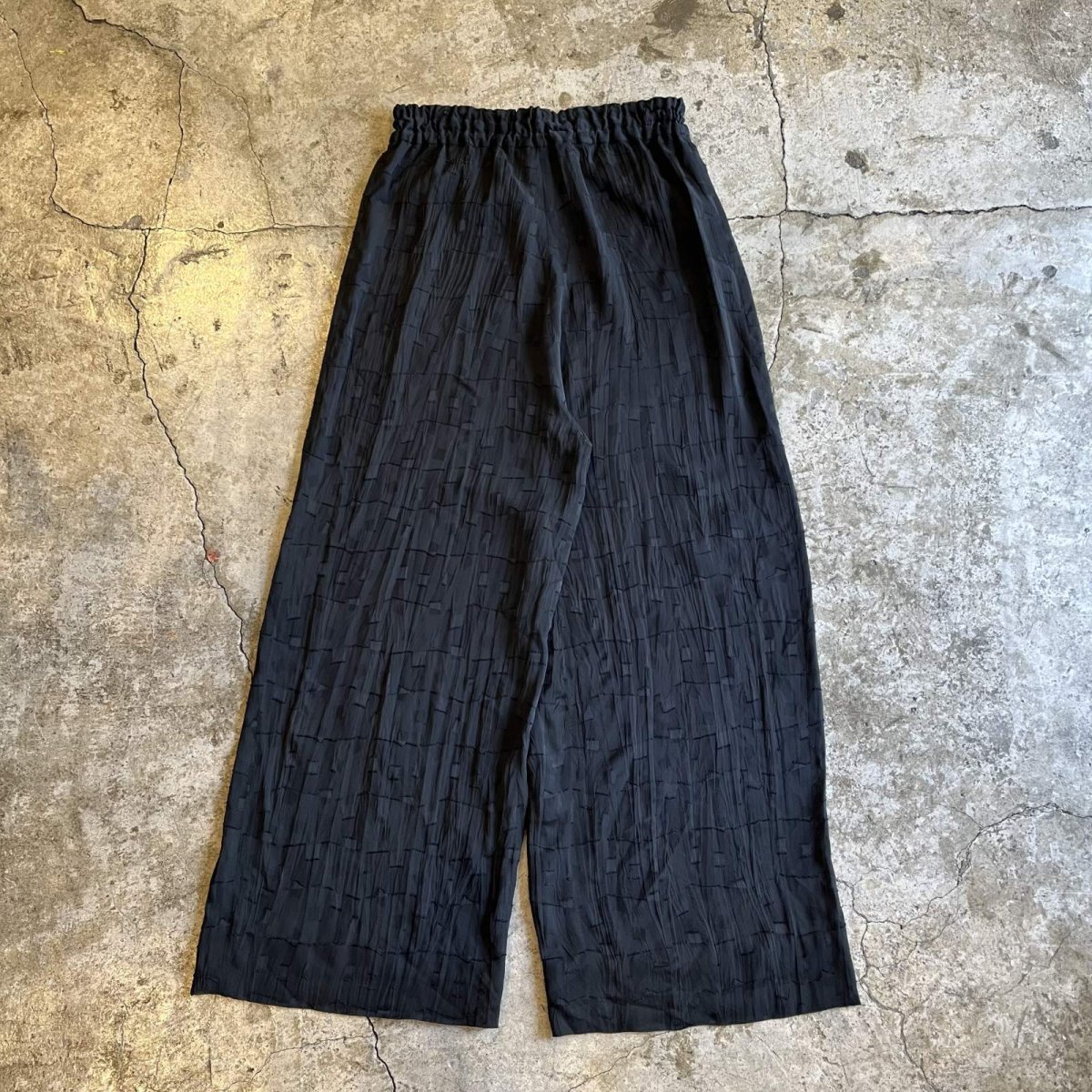 画像2: ALL OVER BLOCK PATTERN BLACK COLOR SHEER WIDE DESIGN PANTS / ~ W34 (2)