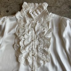 画像9: FLOWER EMBROIDERY TIERED FRILL DESIGN BLOUSE / Ladies M (9)