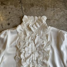画像8: FLOWER EMBROIDERY TIERED FRILL DESIGN BLOUSE / Ladies M (8)