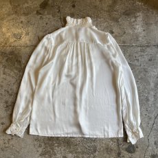 画像2: FLOWER EMBROIDERY TIERED FRILL DESIGN BLOUSE / Ladies M (2)