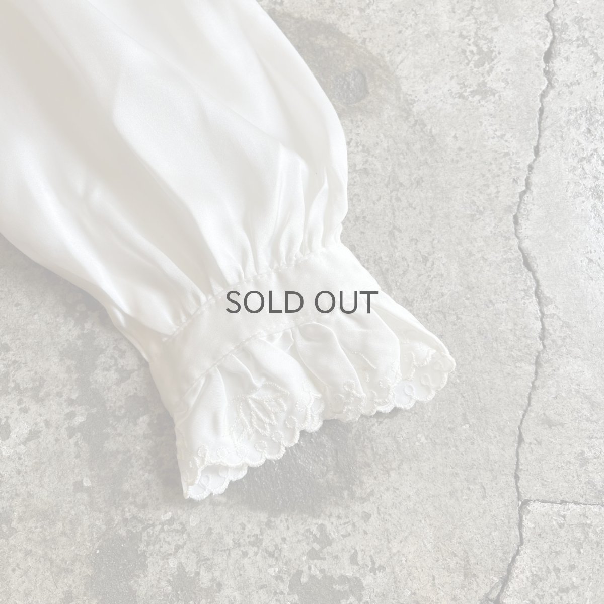 画像6: FLOWER EMBROIDERY TIERED FRILL DESIGN BLOUSE / Ladies M (6)