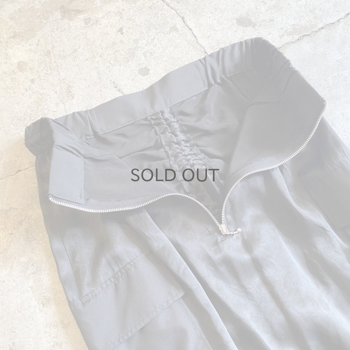 画像10: LUSTER BLACK COLOR DESIGN FRONT DRAW CORD SLIT SKIRT / FREE~W29 (10)