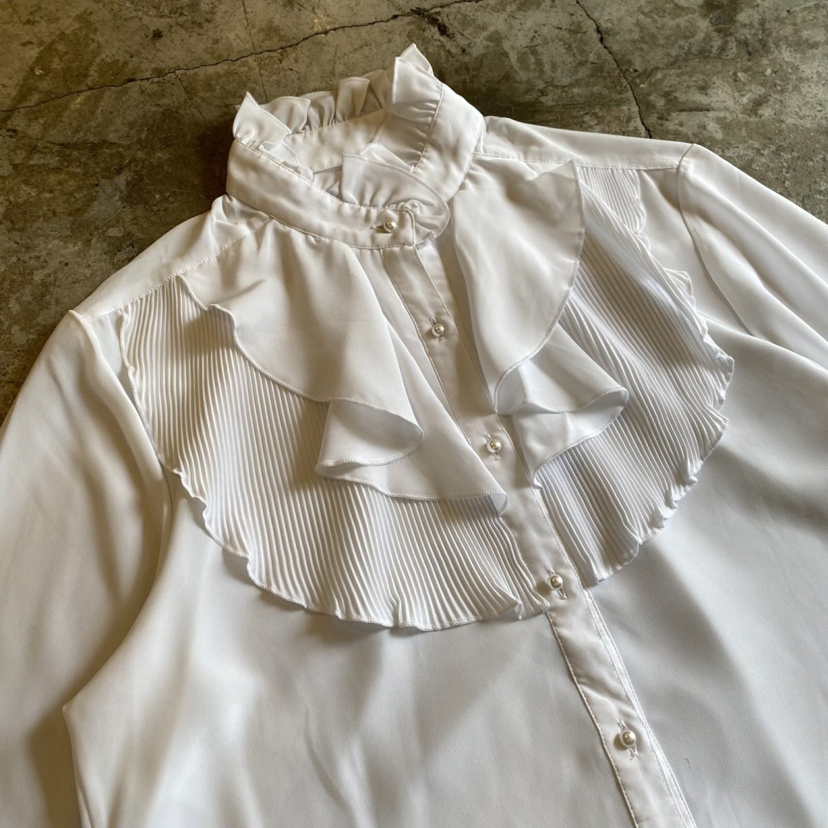 画像3: STAND COLLAR FRONT FRILL DESIGN SATIN BLOUSE / Ladies M (3)