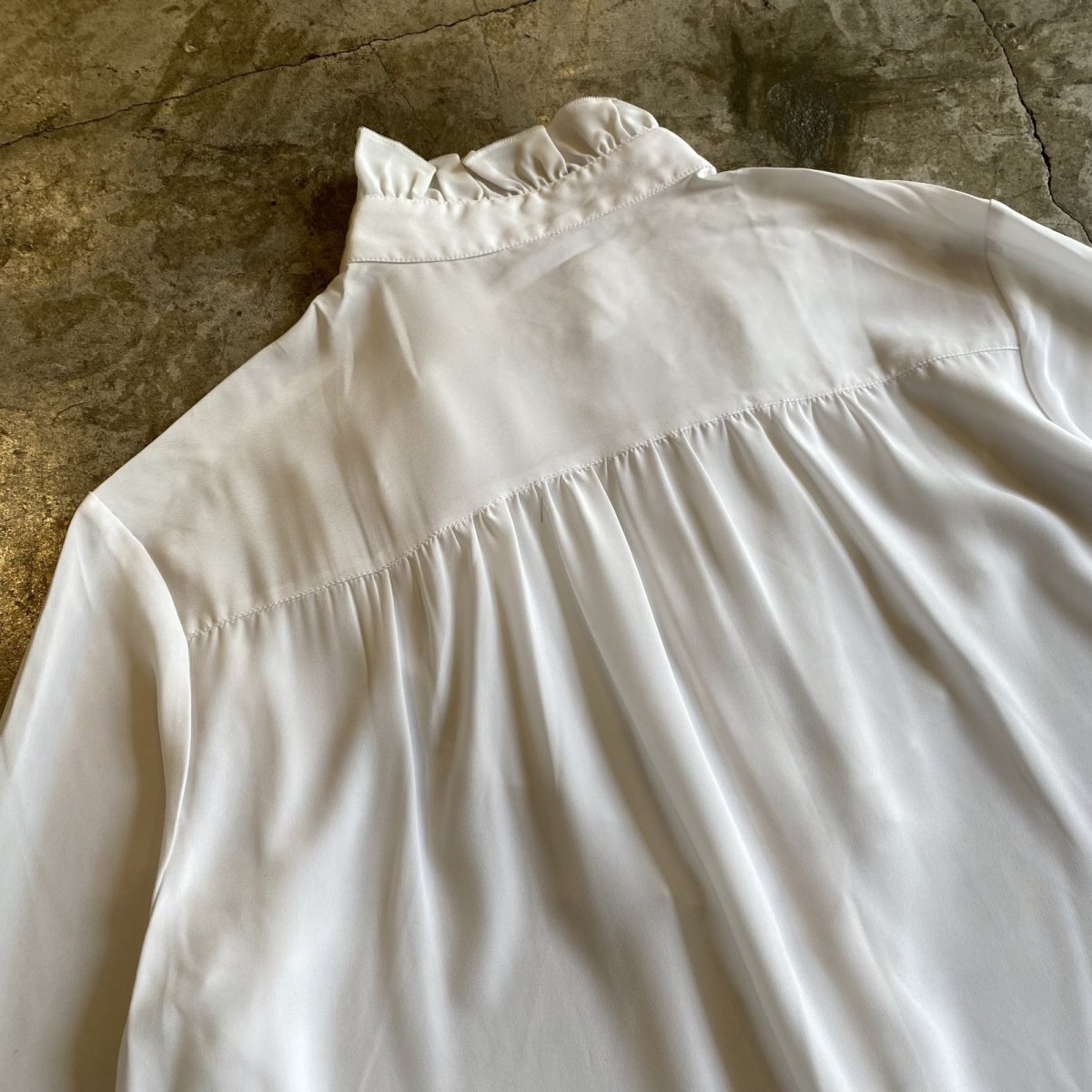 画像10: STAND COLLAR FRONT FRILL DESIGN SATIN BLOUSE / Ladies M (10)