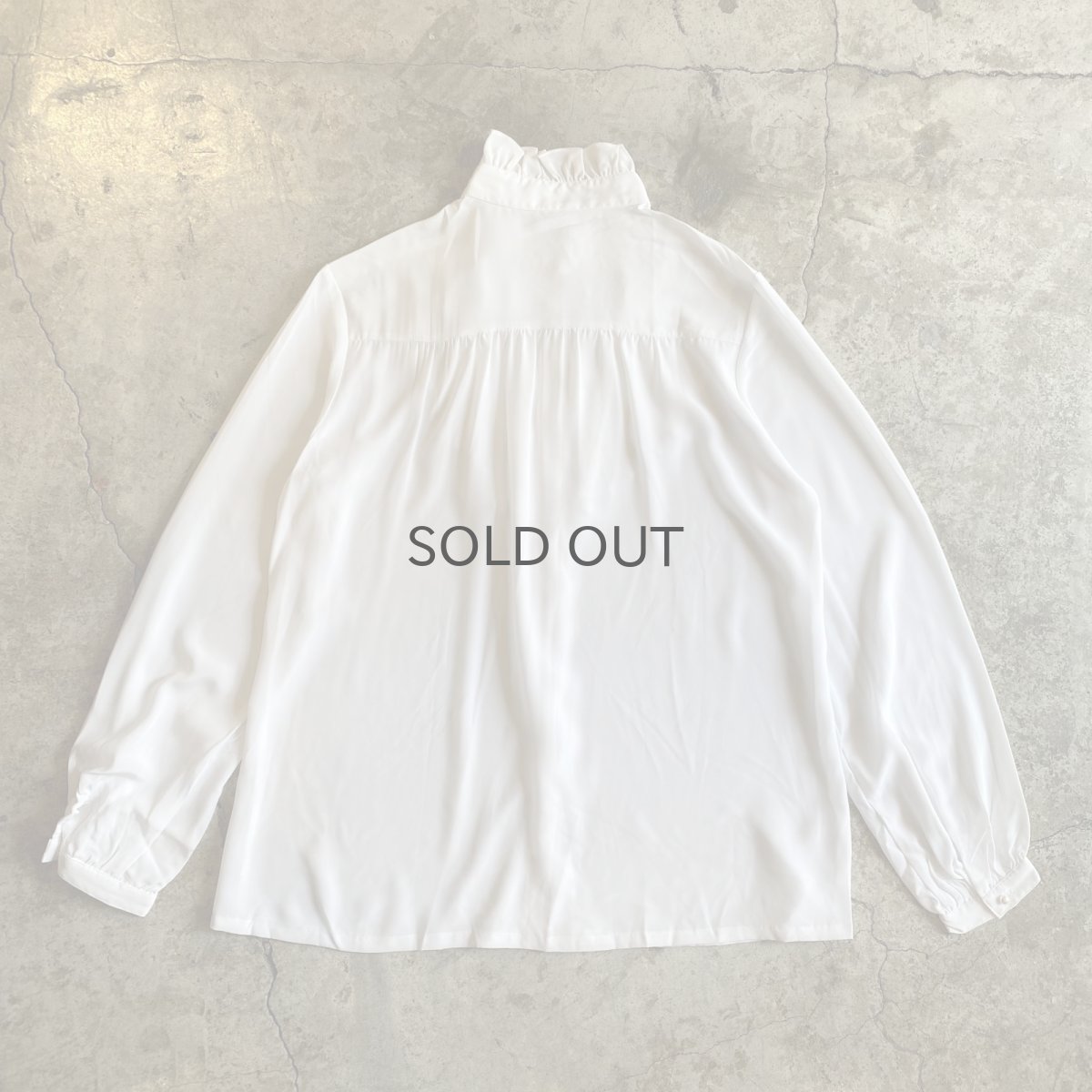 画像2: STAND COLLAR FRONT FRILL DESIGN SATIN BLOUSE / Ladies M (2)