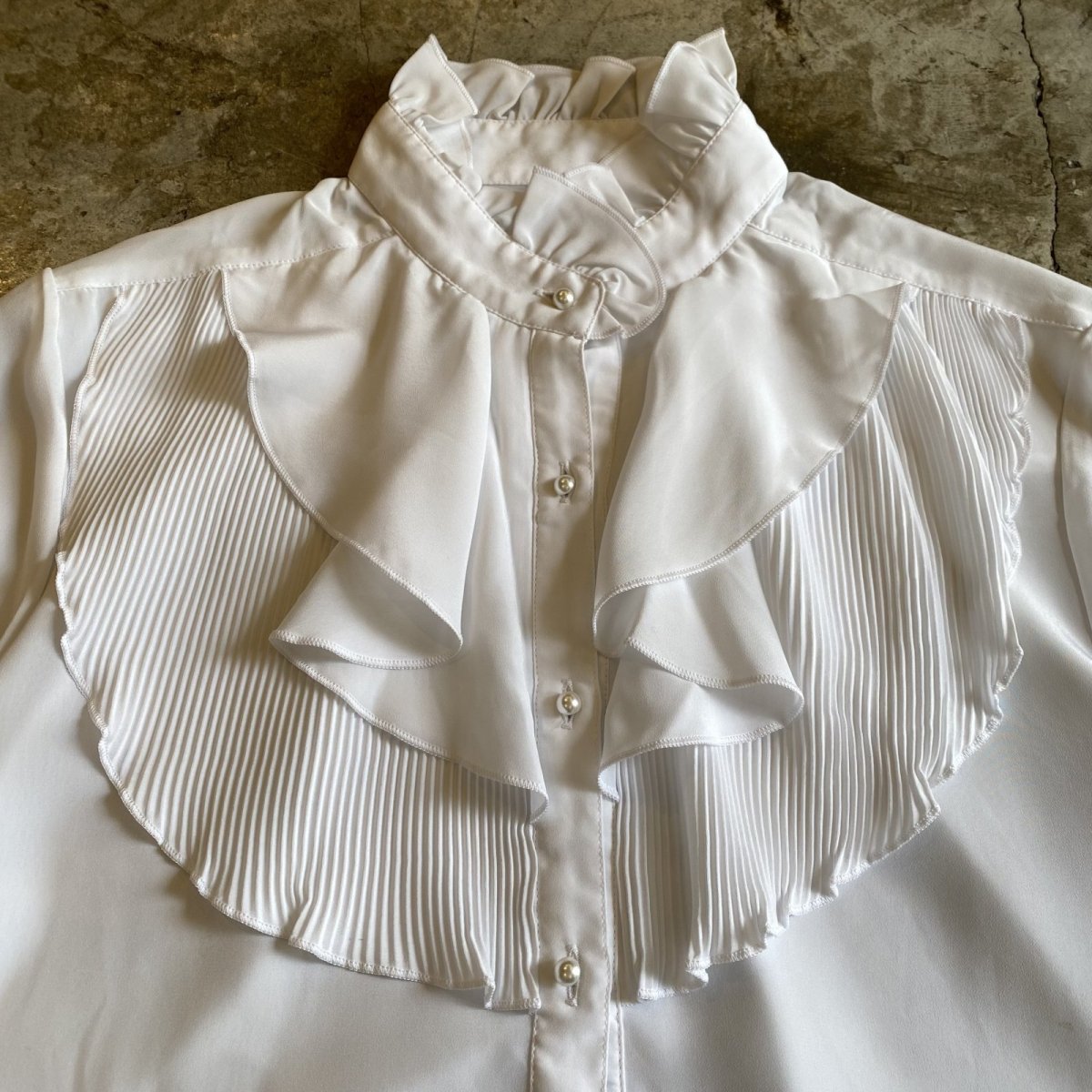 画像4: STAND COLLAR FRONT FRILL DESIGN SATIN BLOUSE / Ladies M (4)
