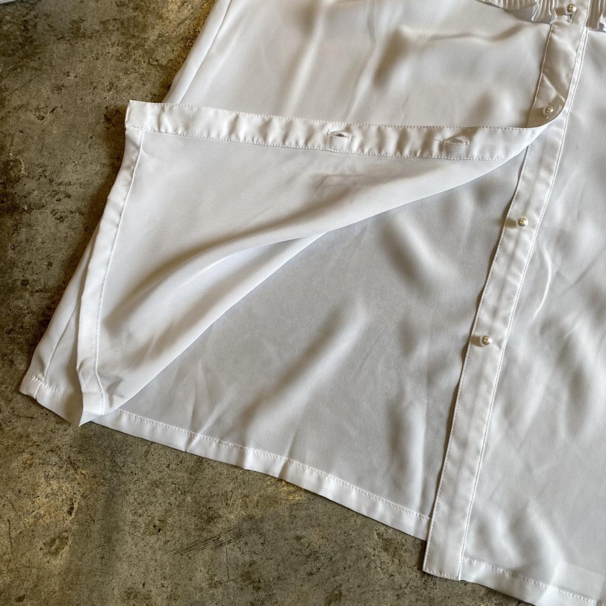 画像7: STAND COLLAR FRONT FRILL DESIGN SATIN BLOUSE / Ladies M (7)