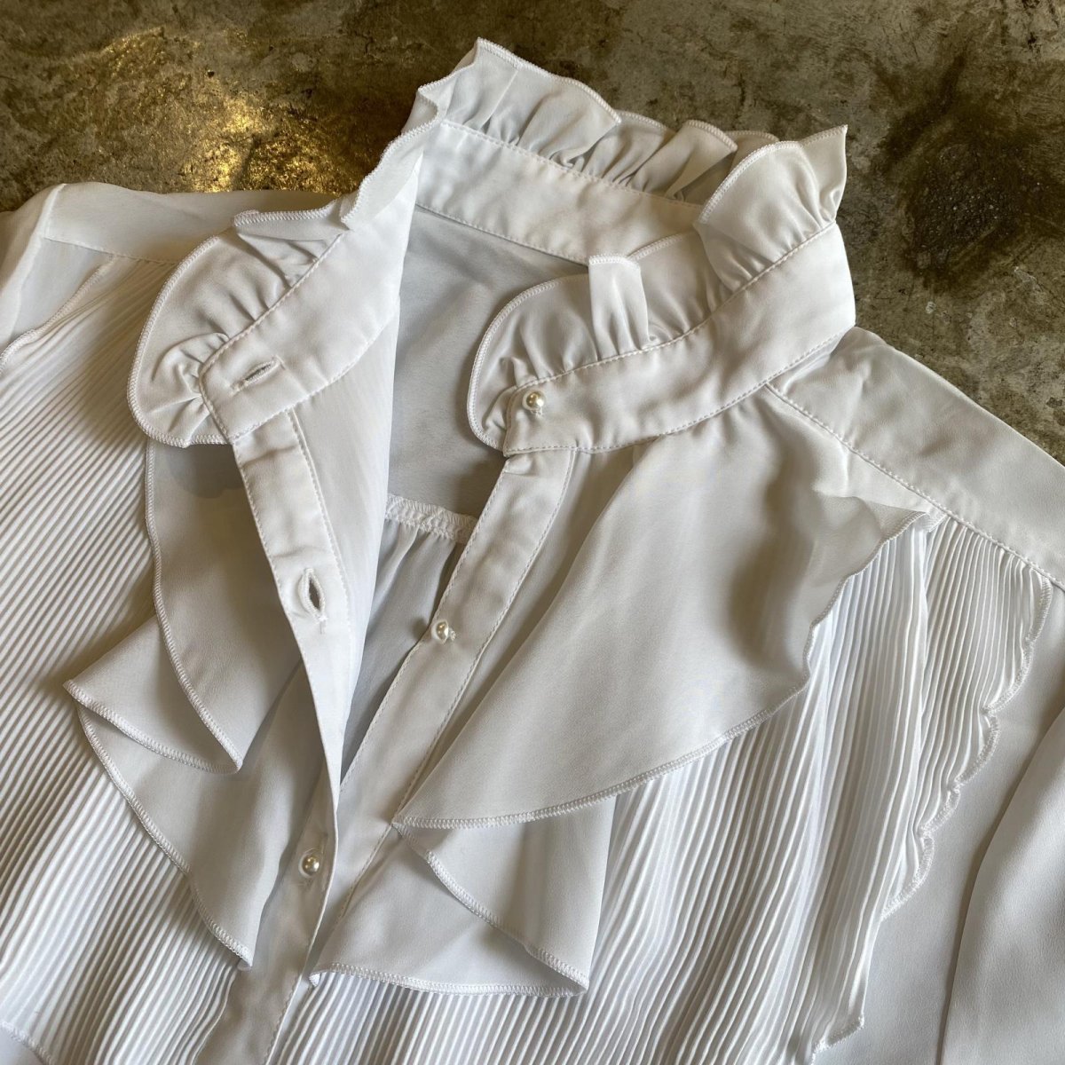 画像9: STAND COLLAR FRONT FRILL DESIGN SATIN BLOUSE / Ladies M (9)