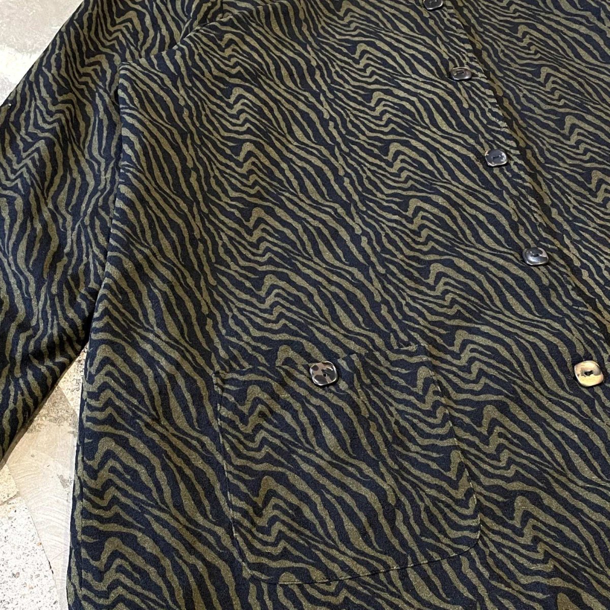 画像5: ALL OVER ZEBRA PATTERN 2POCKETS L/S SHIRT / Mens L (5)