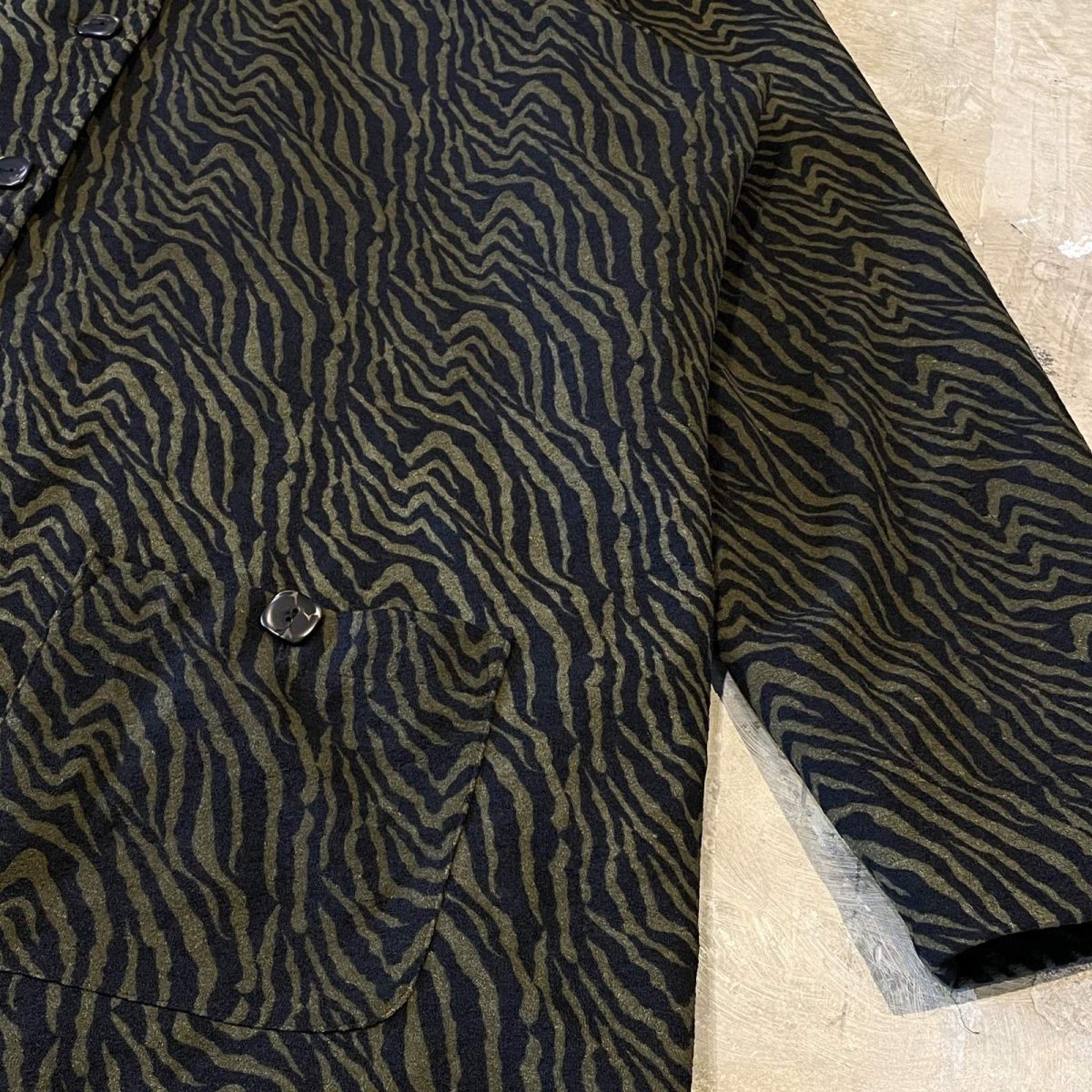 画像6: ALL OVER ZEBRA PATTERN 2POCKETS L/S SHIRT / Mens L (6)